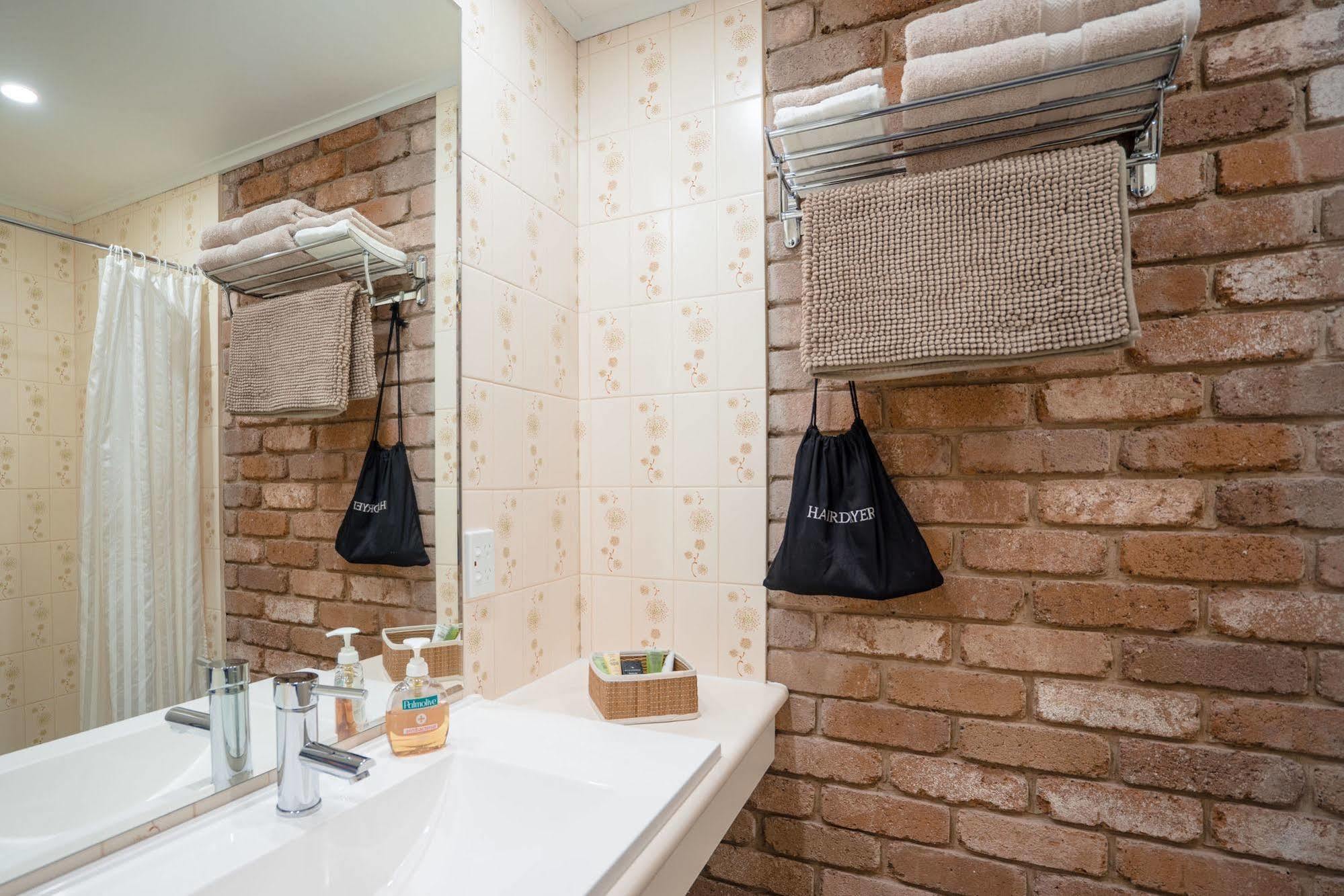 Farnham Court Motel And Restaurant Morwell Ngoại thất bức ảnh