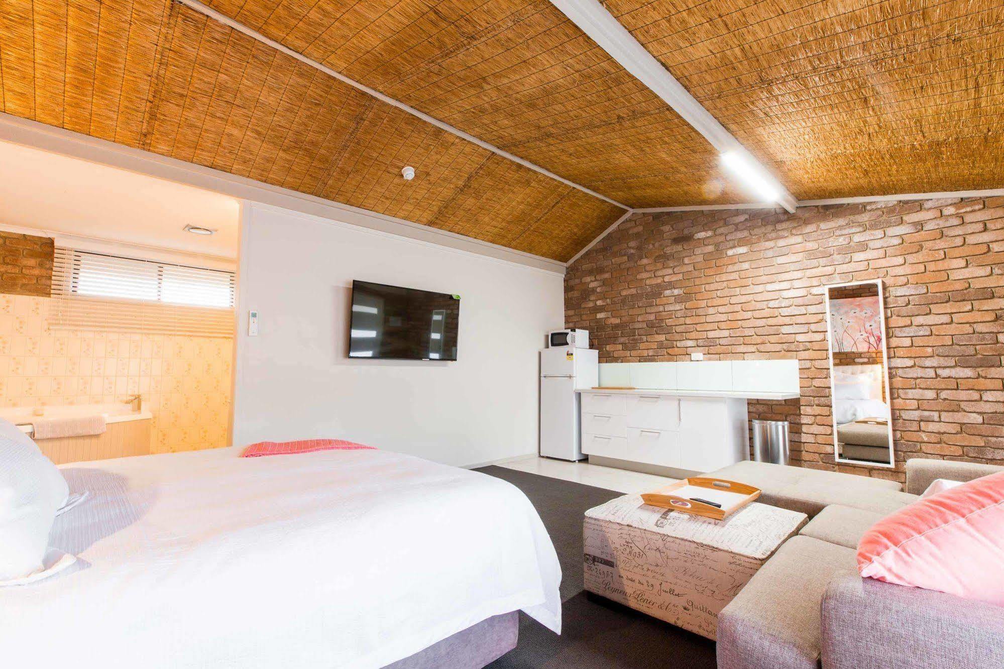 Farnham Court Motel And Restaurant Morwell Ngoại thất bức ảnh